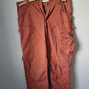 Trend alert!! 🚨Dakota work cargos !